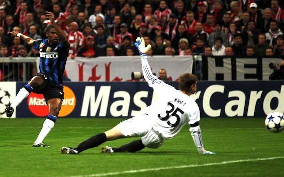 Schock in der dritten Minute: Samuel Eto'o bezwingt Thomas Kraft und Inter führte 1:0.