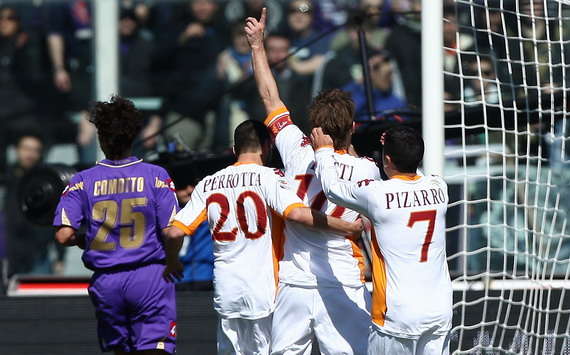Comotto (F), Perrotta (R), Totti (R), Pizarro (R) - Fiorentina-Roma - Serie A (Getty Images)