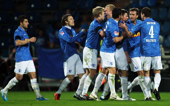 Der VfL Bochum jubelt nach Sieg gegen Energie Cottbus (Getty Images)
