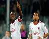 Clarence Seedorf (Ac Milan) celebrates his goal against Fiorentina with Kevin Prince Boateng (Getty Images)