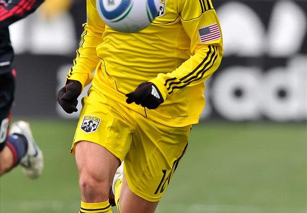 U.S. international Robbie Rogers comes out as gay, retires at 25