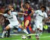 Busquets, Marcelo y Xabi Alonso luchan por el bal�n durante el Real Madrid-Barcelona, por la Liga BBVA