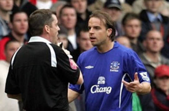 Everton Off-load Nuno Valente And Andy van der Meyde