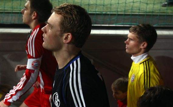 Manuel Neuer an der Seite der Bayern-Spieler