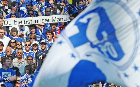 Die Schalker Fans lieben ihren Manuel "Manu" Neuer trotz Weggang (Getty Images)