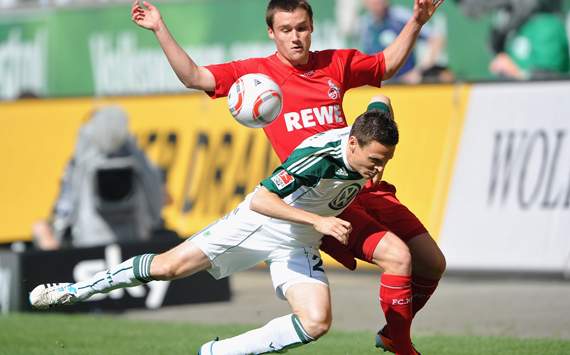Kölns Clemens im Duell mit Wolfsburgs Riether (Getty Images)