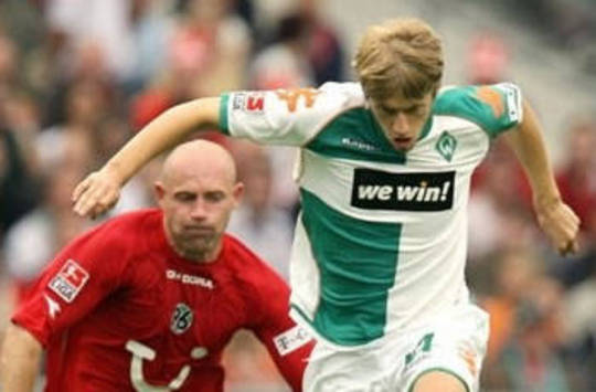 Bundesliga: Stajner (Hannover) and Hunt (Werder Bremen) (AFP)