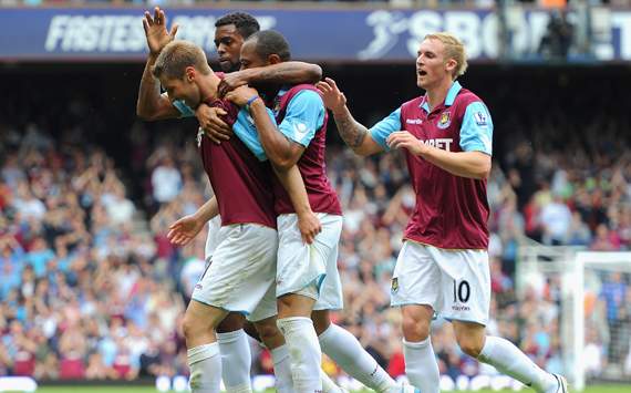 EPL - West Ham United vs Blackburn Rovers, Thomas Hitzlsperger and Frederic Piquion 