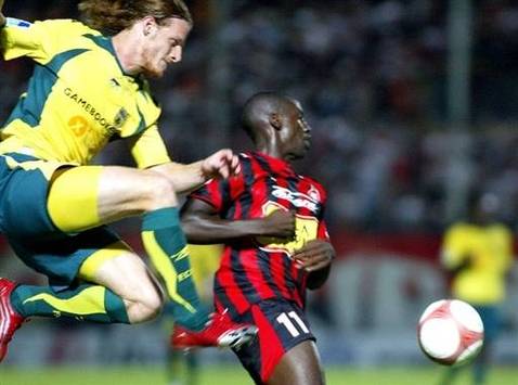 Matt Moussilou of Nice and Mauro Cetto of Nantes (AFP)