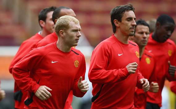 Gary Neville lauds 'best English player of his generation' Scholes