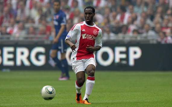 Ajax Minta Newcastle United Naikkan Tawaran Untuk Vurnon Anita