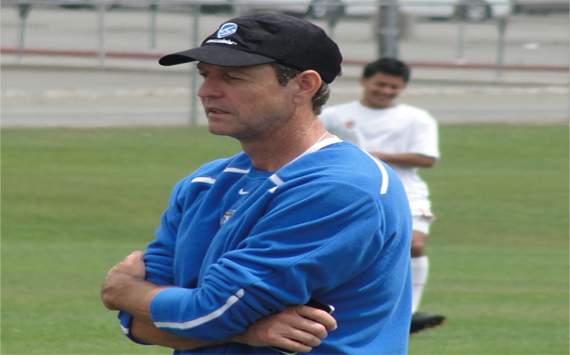 Thomas Dooley Pateadores Coach