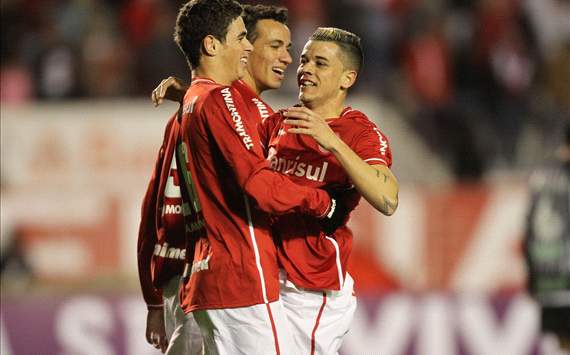 Oscar & D'Alessandro - Inter x Figueirense (Lucas Uebel/VIPCOMM)