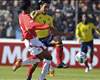 Radamel Falcao disputa el balón con Pedro Leal en el Colombia-Costa Rica Radamel Falcao disputa el balón con Pedro Leal en el Colombia-Costa Rica