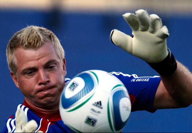 New York Red Bulls sign goalkeeper Kevin Hartman 