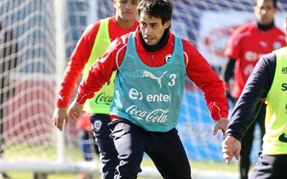 Jorge Valdivia entrenando por Chile