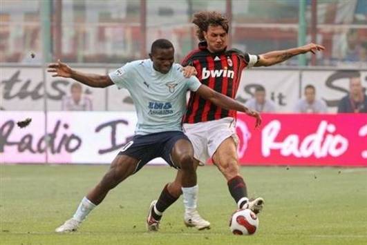 Maldini e Makinwa in azione (Afp)