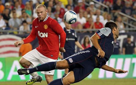 Wayne Rooney of Manchester United and Franco Coria of New England Revolution (Getty Images)