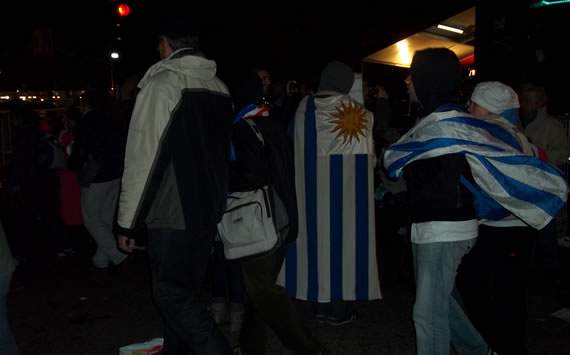 Copa America: Hinchas uruguayos - Peru vs Uruguay (Javier Freile/Goal.com)