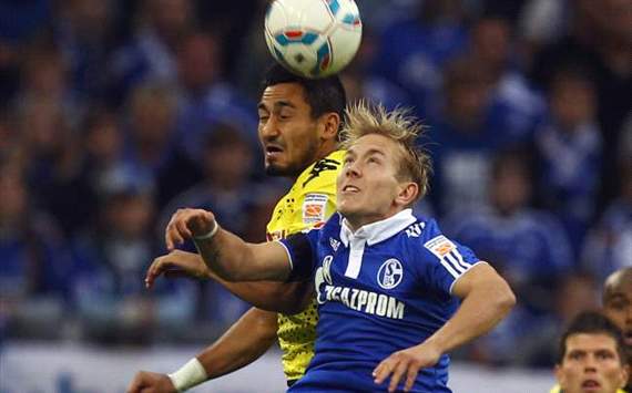 Kampf in der Luft: Lewis Holtby und Ilkay Gündogan