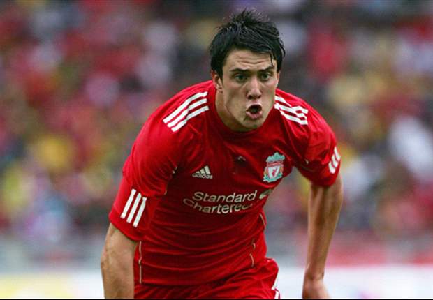 Meski lebih banyak bermain sebagai bek kanan, Martin Kelly siap digeser ke tengah bila diperlukan