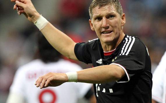 Bayern's Schweinsteiger dismisses Kahn's criticism
