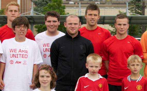 Manchester United’s Wayne Rooney with Special Olympics athletes at the Seattle football skill-building clinic