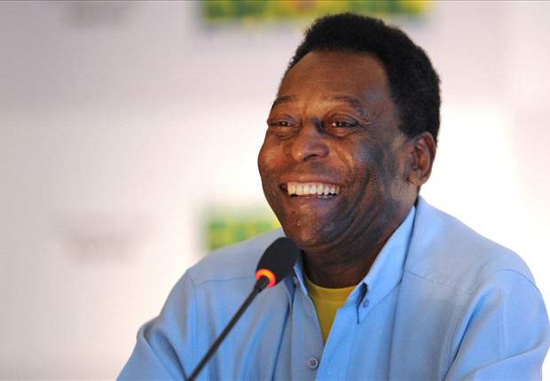 Pelé pede torcida brasileira para o Corinthians 