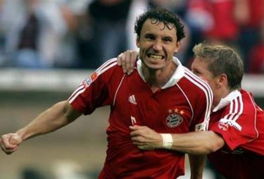 Van Bommel of Bayern (AFP)