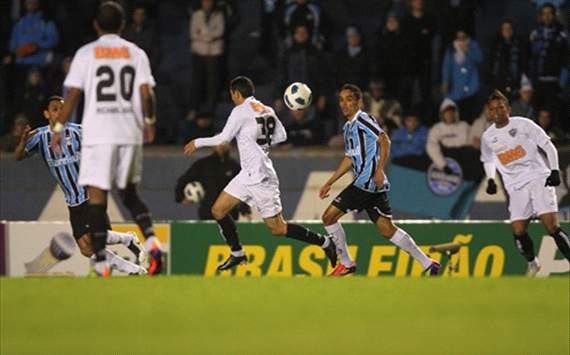 Lucio - Grêmio x Atletico-MG (Foto: Lucas Uebel)