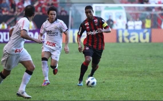 Cleber Santana e Willian - Atlético-PR x Corinthians 