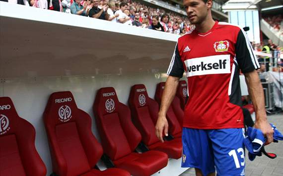 Wolfsburg coach Felix Magath wants Leverkusen's Michael Ballack - agent