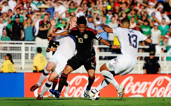Giovanni dos Santos of Mexico, Jermaine Jones and MIchael Bradley of USA (Getty Images)
