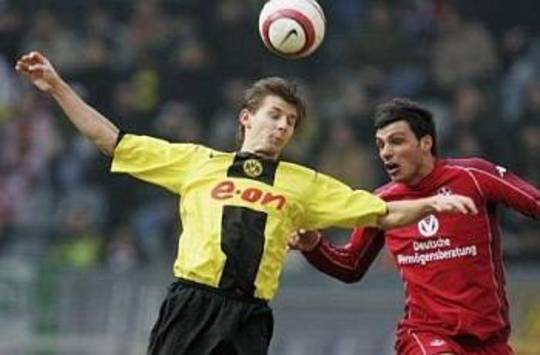 Ebi Smolarek und der BVB Borussia Dortmund zitterte sich zum 2:1 gegen den 1. FC Kaiserslautern (AFP)