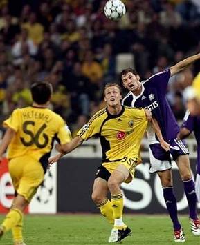Champions League: Van Damme of Anderlecht vs Pantelis Kapetanos of AEK (AFP)