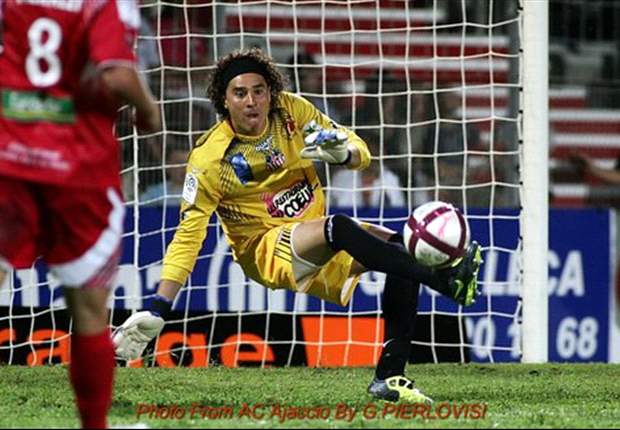 Mexicans Abroad Recap: Guardado leads Deportivo top, Castillo scores and is sent off, Ochoa and Ajaccio post another win