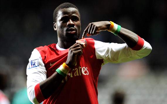 Mercado: Es Oficial, el Arsenal traspasa a Eboue al Galatasaray