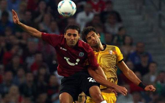 Mohammed Abdellaoue und Frederico Fazio kämpfen um den Ball