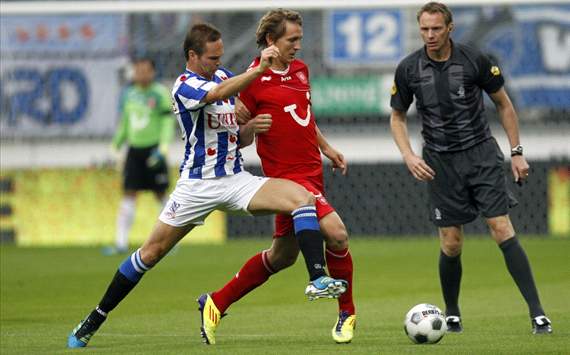 De Jong houdt Zomer van de bal af (Heerenveen-Twente)