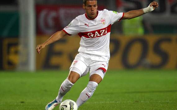 Stefano Celozzi für den VfB Stuttgart am Ball