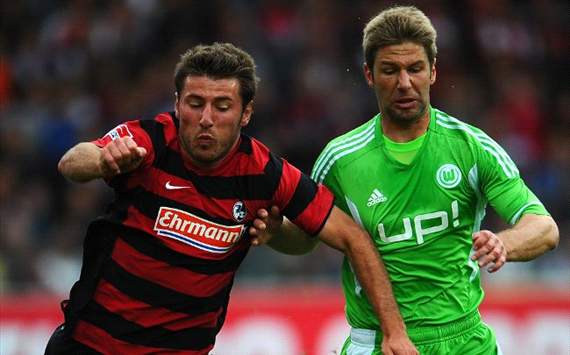 Bundesliga: Stefan Reisinger und Thomas Hitzlsperger im Laufduell