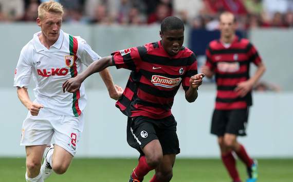 Cedric Makiadi eilt Axel Bellinghausen davon