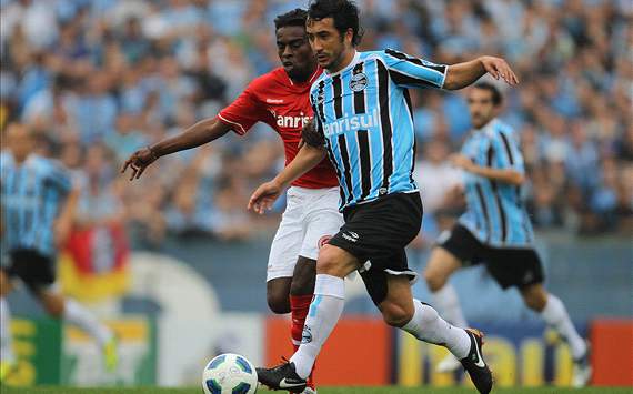 Douglas - Grêmio x Inter (Crédito: Jefferson Bernardes/VIPCOMM)