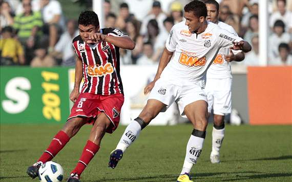 Casemiro - Santos x São Paulo Crédito: Gaspar Nóbrega/VIPCOMM