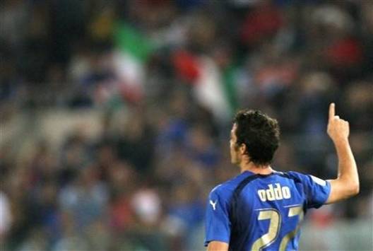 Oddo (Italia) esulta dopo il gol contro l'Ucraina (Afp)