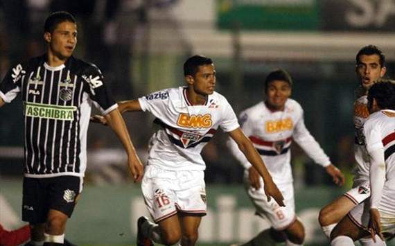 Cicero - Figueirense x São Paulo (Rubens Chiri / saopaulofc.net)
