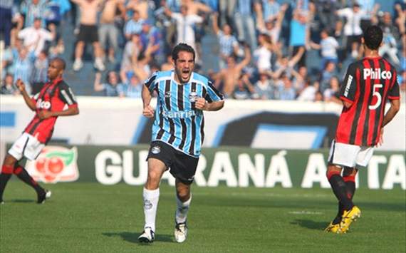 Escudero - Grêmio x Atlético PR (Lucas Uebel - gremio.net)