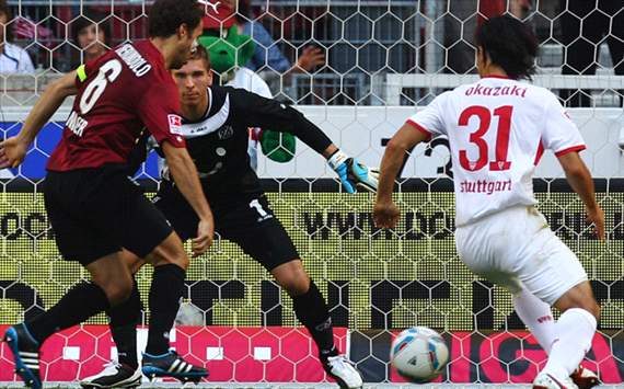 VfB Stuttgart - Hannover 96; Shinji Okazaki, Ron-Robert Zieler & Steven Cherundolo