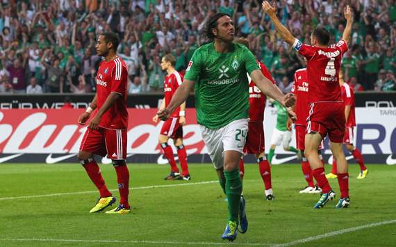 Werders Top-Stürmer Pizarro traf gegen den HSV doppelt
