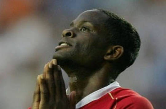 Premier: Louis Saha reacts for Manchester United vs. Wigan (AFP)